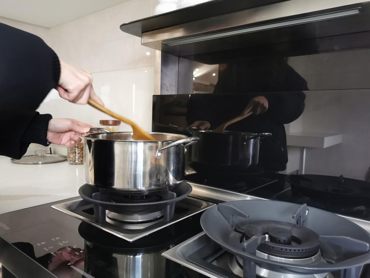 小厨房装修无烦恼，集成灶10大品牌超小机身排忧解难