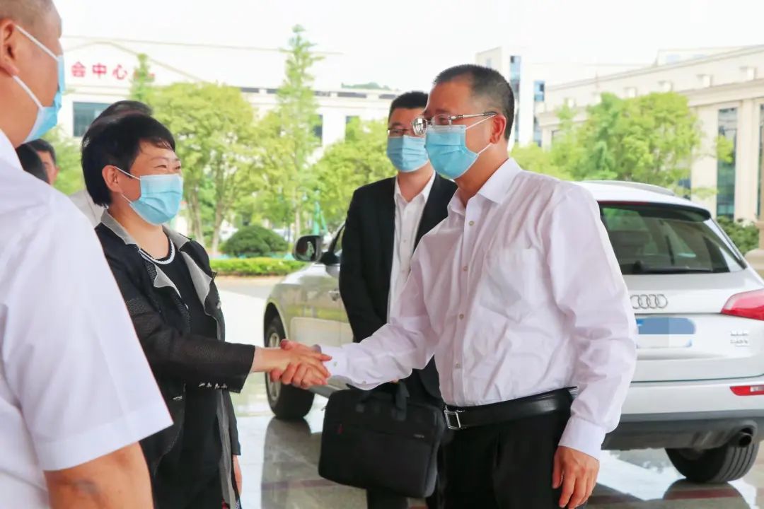 浙江高院等领导走进帅丰集成灶,助力企业蓬勃发展 浙江高院等领导走进帅丰集成灶,助力企业蓬勃发展