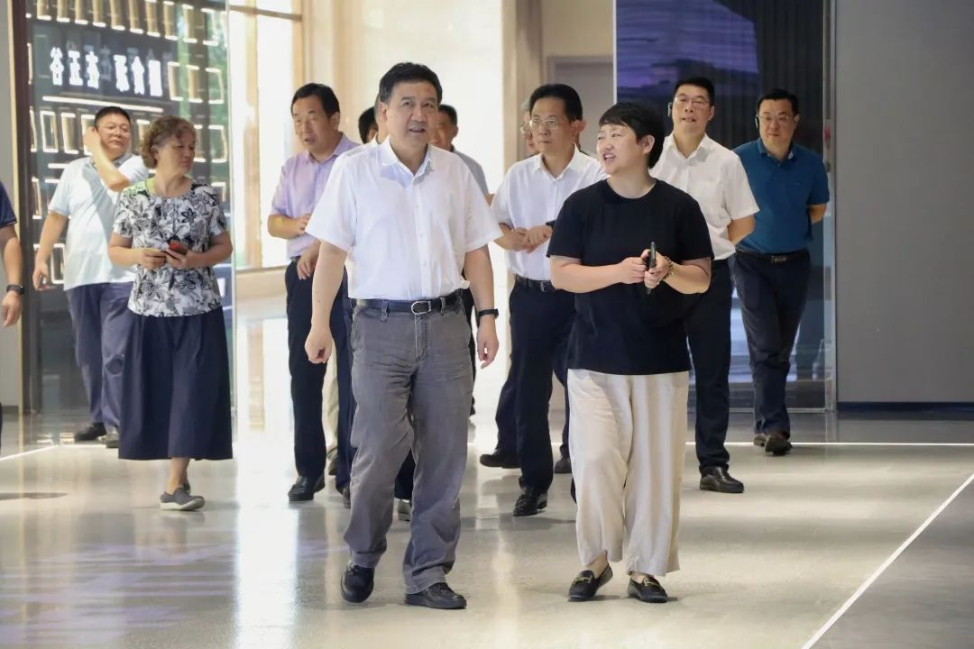 浙江省人大常委会党组一行莅临集成灶品牌帅丰电器参观调研! 浙江省人大常委会党组一行莅临集成灶品牌帅丰电器参观调研!