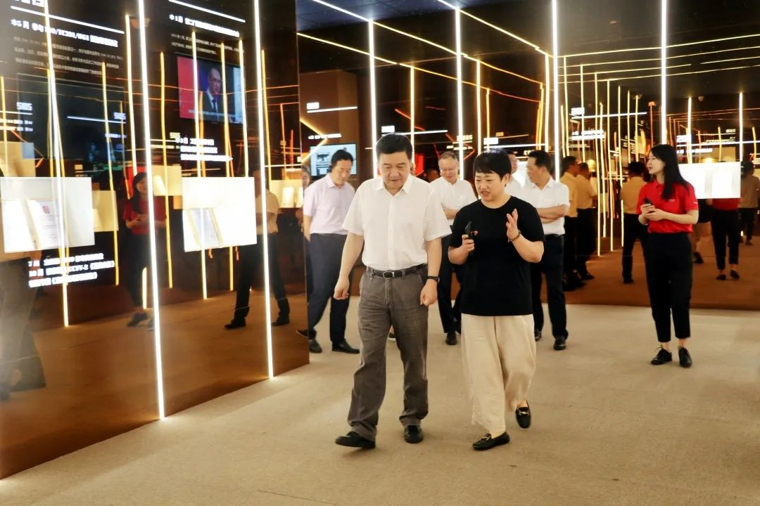 浙江省人大常委会党组一行莅临集成灶品牌帅丰电器参观调研! 浙江省人大常委会党组一行莅临集成灶品牌帅丰电器参观调研!