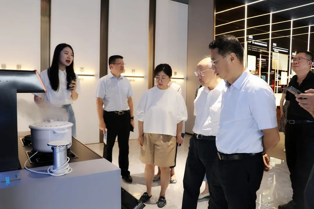 浙江省政协领导莅临帅丰集成灶“节能智慧工厂”参观调研