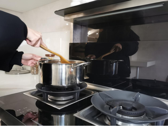 小厨房改造必选的品牌集成灶，超小机身样样精通