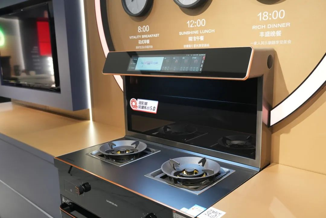 一家六口，三代同堂，帅丰集成灶烹饪爱的味道,传递家的温暖！