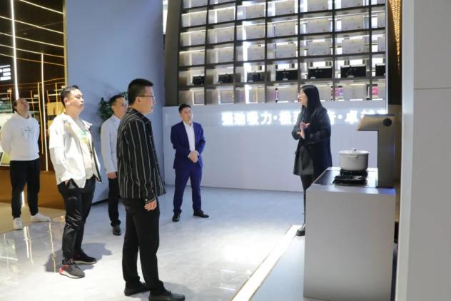 天猫优品理想厨房王雁北一行莅临集成灶品牌帅丰电器参观调研！