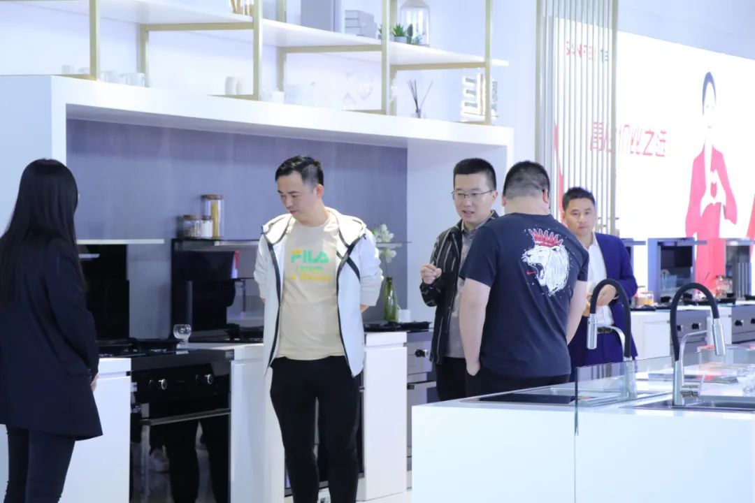 天猫优品理想厨房王雁北一行莅临集成灶品牌帅丰电器参观调研！