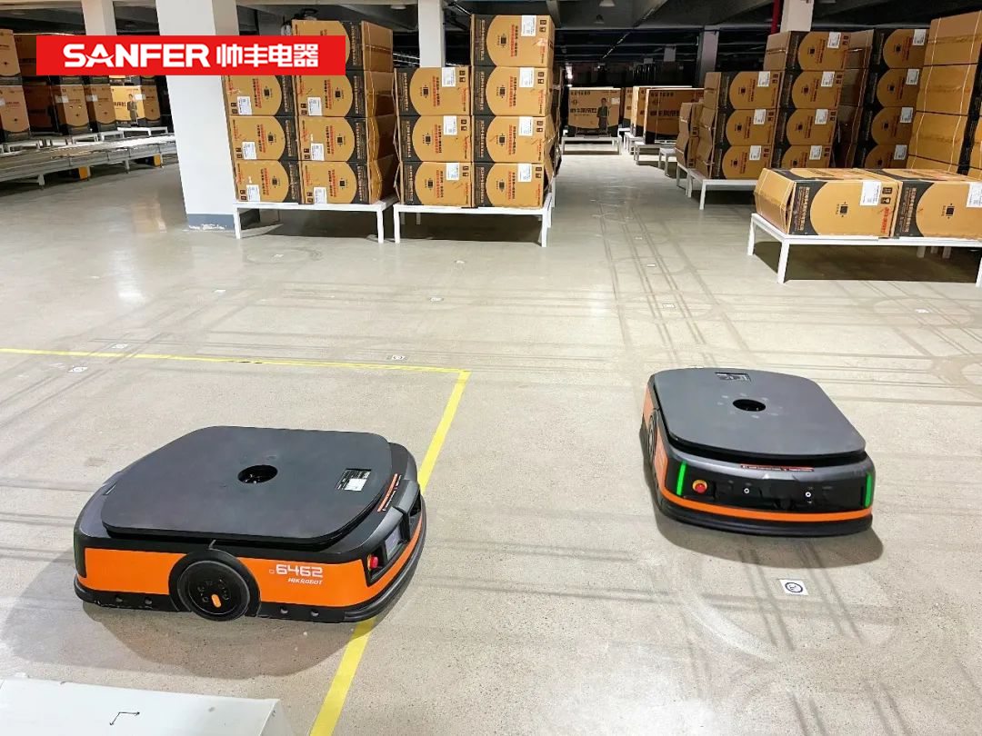 万台的仓储空间来得及发货吗？别急！帅丰有AGV智能搬运车