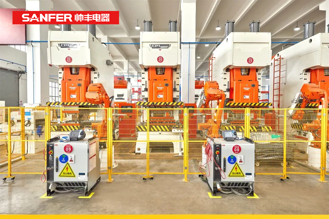 万台的仓储空间来得及发货吗？别急！帅丰有AGV智能搬运车