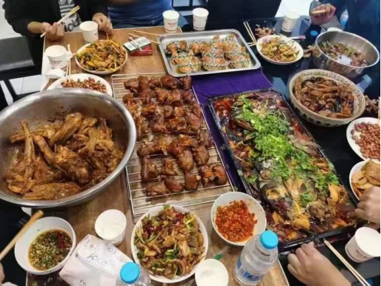 集成灶好不好用？10年的老厨房改造翻新，选集成灶厨房大变样