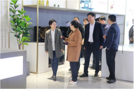快讯 | 嵊州市委副书记、市长潘超英,副市长郭伟锋一行莅临帅丰电器参观调研 快讯 | 嵊州市委副书记、市长潘超英,副市长郭伟锋一行莅临帅丰电器参观调研