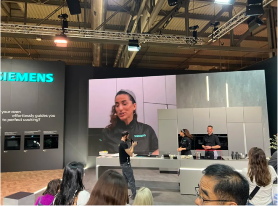 董事长商若云带队探知米兰家具展,洞察国际家居设计新趋势 董事长商若云带队探知米兰家具展,洞察国际家居设计新趋势