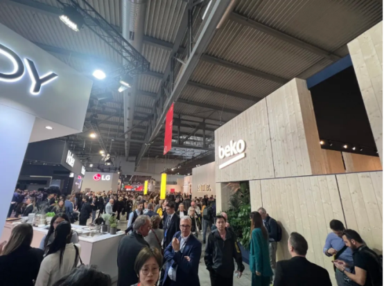 董事长商若云带队探知米兰家具展,洞察国际家居设计新趋势 董事长商若云带队探知米兰家具展,洞察国际家居设计新趋势