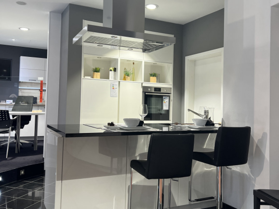 与国际先进理念接轨,全力打造一站式高端全屋定制 与国际先进理念接轨,全力打造一站式高端全屋定制