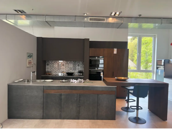 与国际先进理念接轨,全力打造一站式高端全屋定制 与国际先进理念接轨,全力打造一站式高端全屋定制