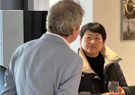 与国际先进理念接轨,全力打造一站式高端全屋定制 与国际先进理念接轨,全力打造一站式高端全屋定制