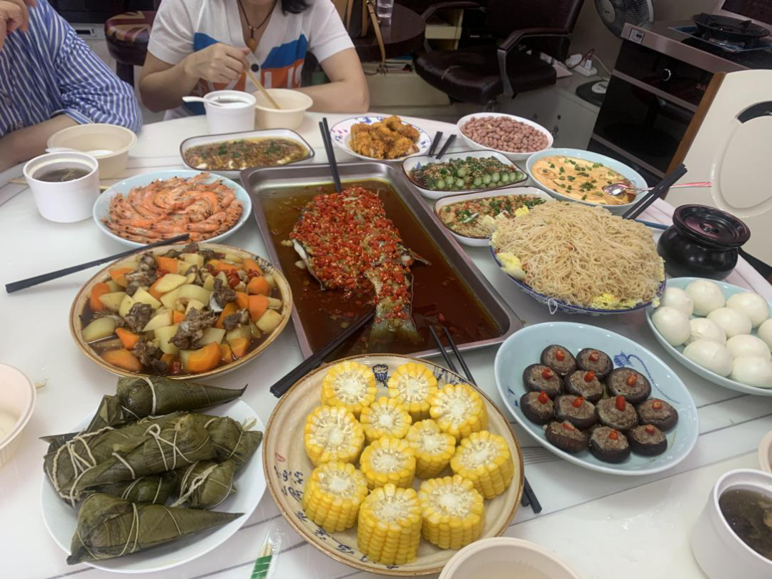 向帅丰电器优秀经销商张熙明学习,共同目睹门店风采 向帅丰电器优秀经销商张熙明学习,共同目睹门店风采