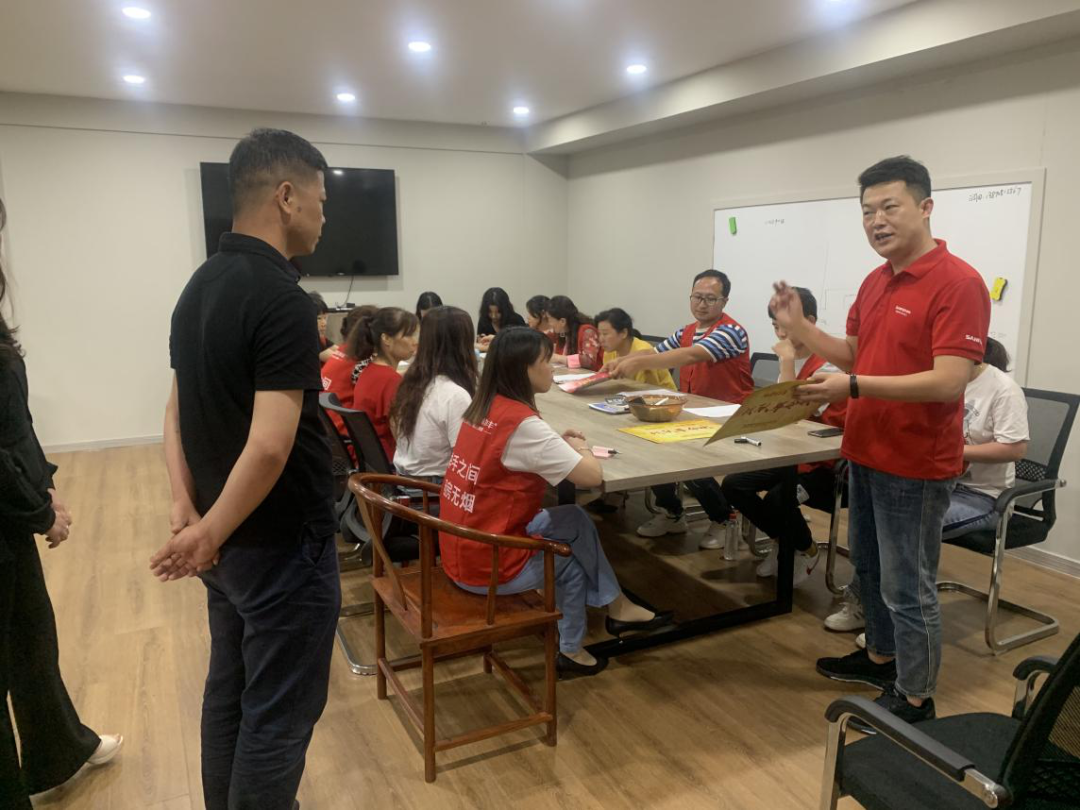 向帅丰电器优秀经销商张熙明学习,共同目睹门店风采 向帅丰电器优秀经销商张熙明学习,共同目睹门店风采