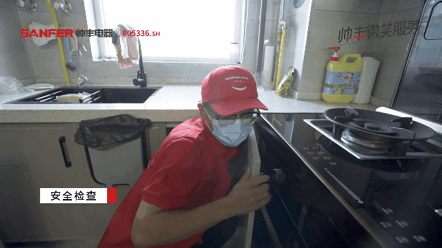 他用帅丰集成灶 为家人增添一份健康保险 他用帅丰集成灶 为家人增添一份健康保险